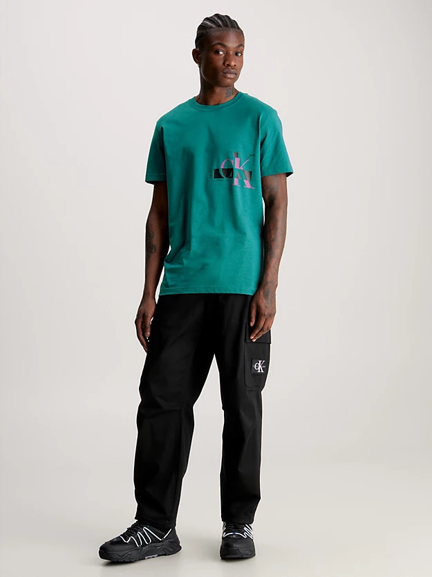 Camiseta com monograma