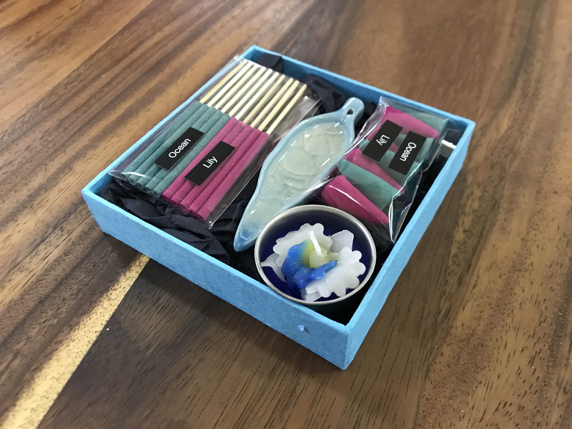 Räucher-Box mit Kerze, grün, pink, blau, T 12 cm, B 12 cm, H 2,5 cm günstig bestellen