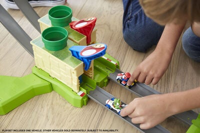Hot Wheels Mario Kart Bilbane Med Bil