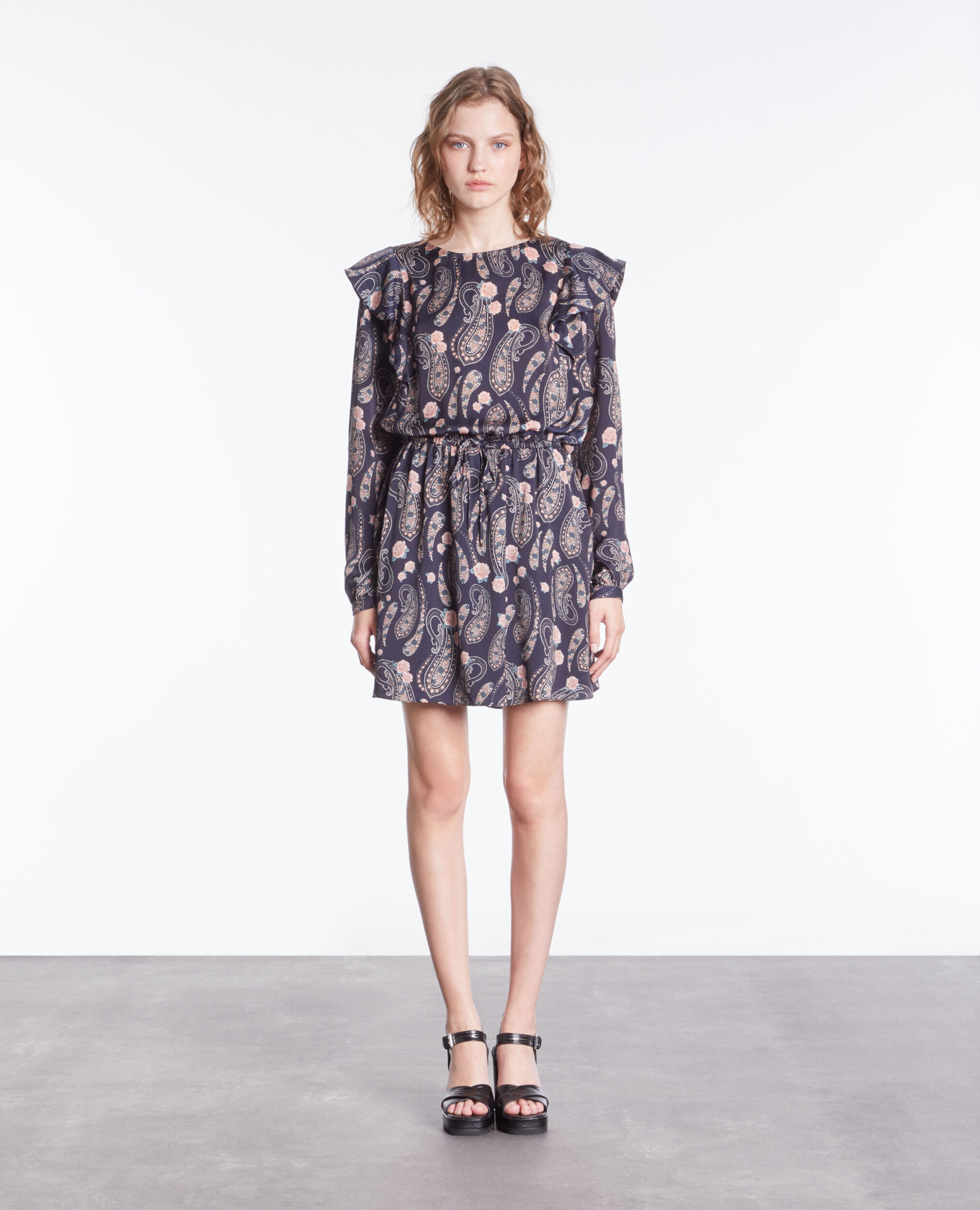 Robe courte imprimée avec volants