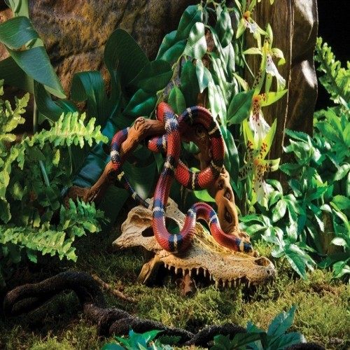 Abrigo Exo-Terra com crânio de crocodilo