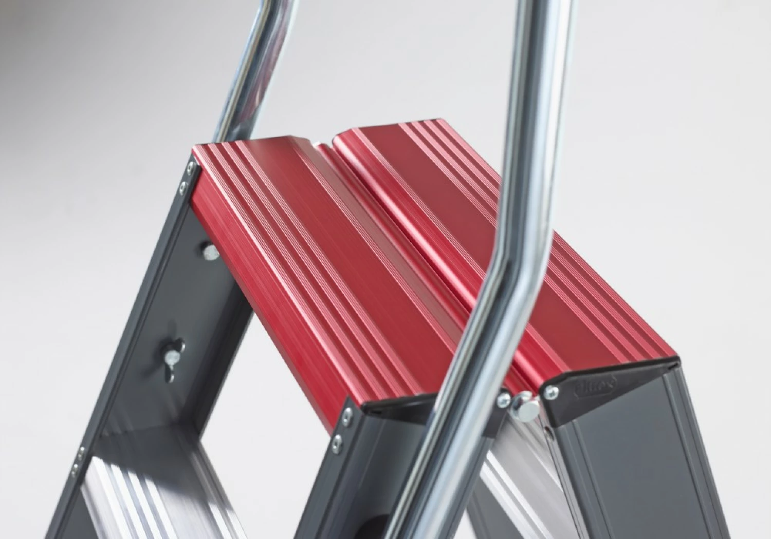 Altrex Falco FDO 3 Dubbele trap - Aluminium met coating - 2 x 3 treden - max. werkhoogte 2.70 m.