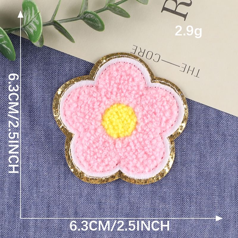 Embroidery Kingdom - Geborduurde applicatie met bloemen (verschillende ontwerpen)