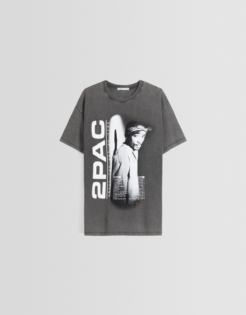 Camiseta de manga curta com estampa desbotada do Tupac