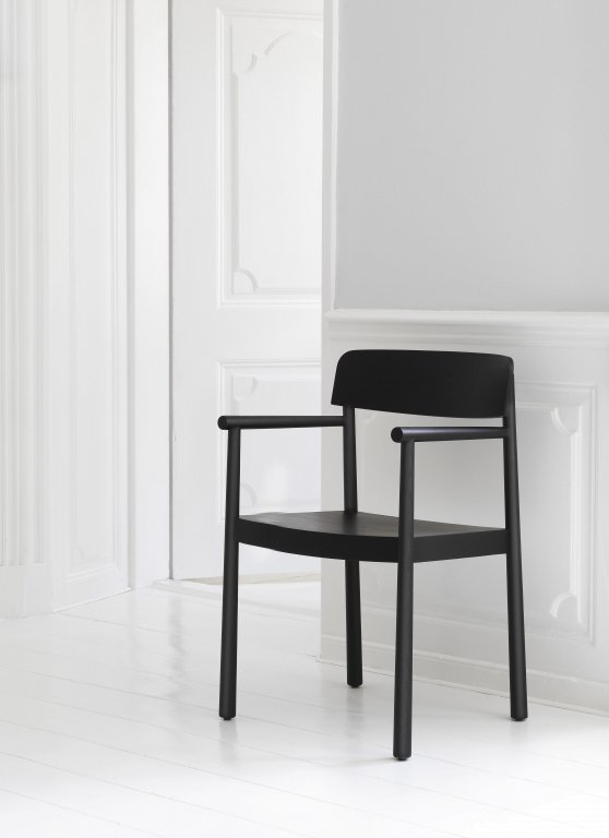 Normann Copenhagen Timb eetkamerstoel met armleuning bruin