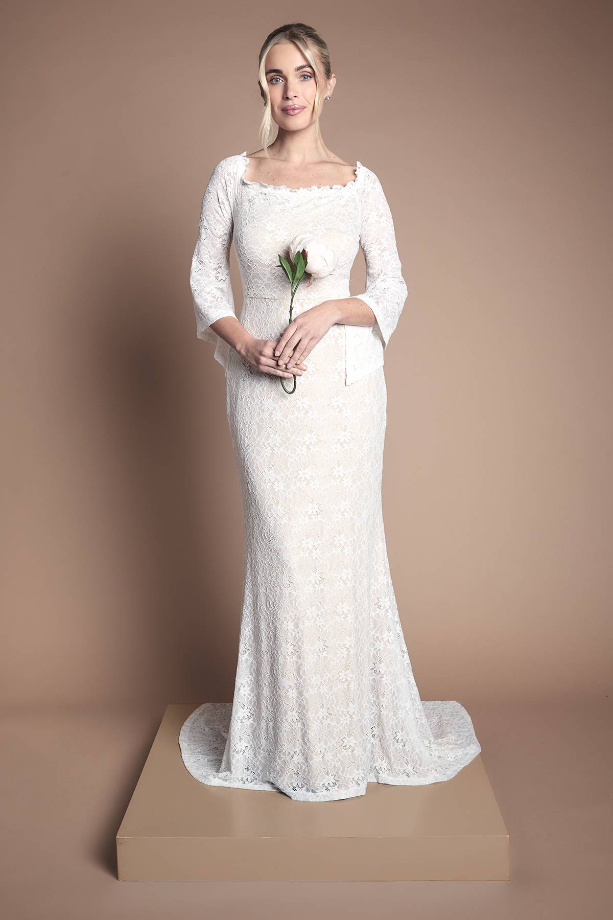 Coast Robe De Mariée Coast Honoured Petite À Épaules Dénudées Bardot Bohème En Dentelle Coupe Sirène