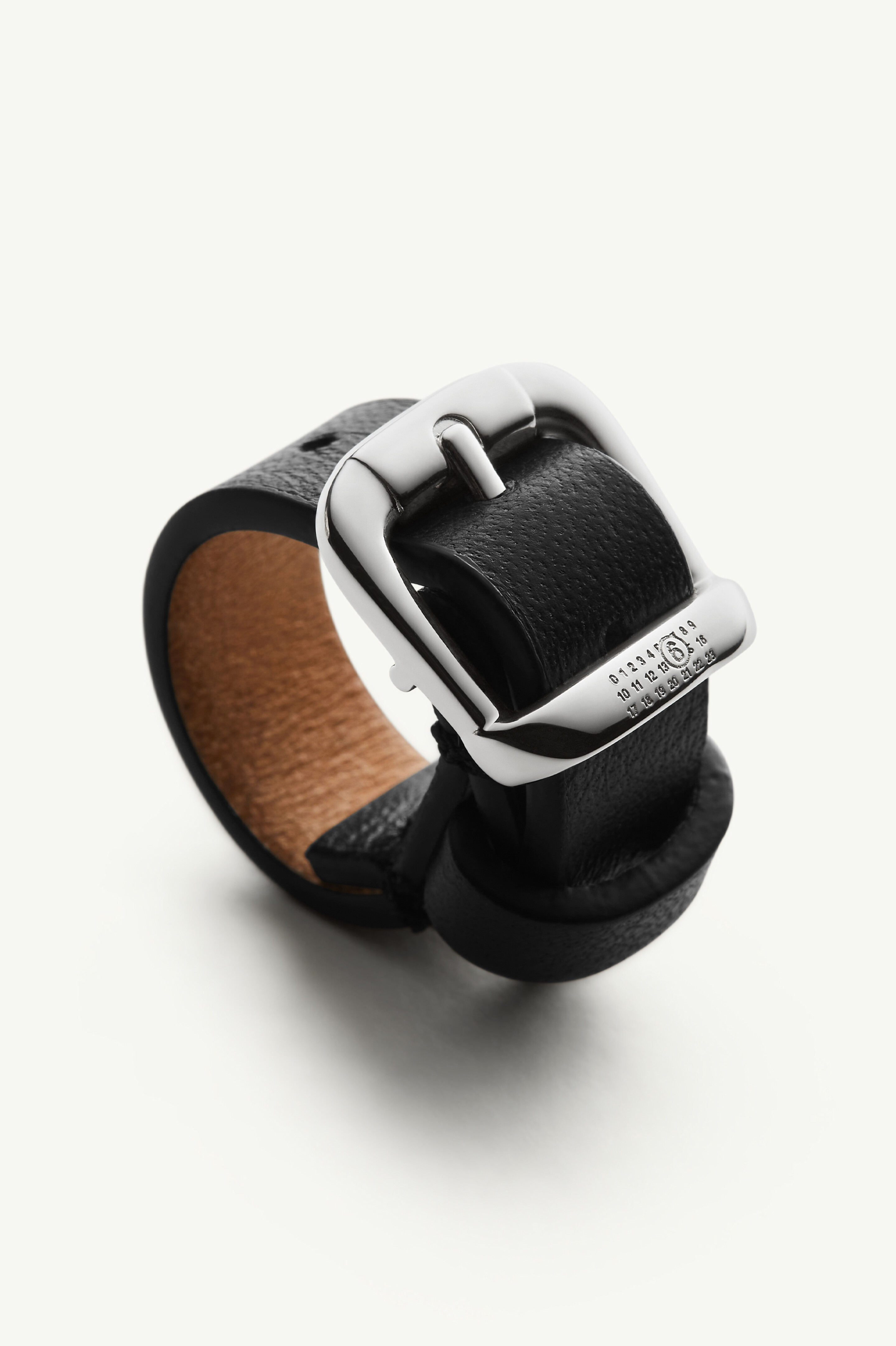 Bague à boucle en cuir de veau pour femme | MM6