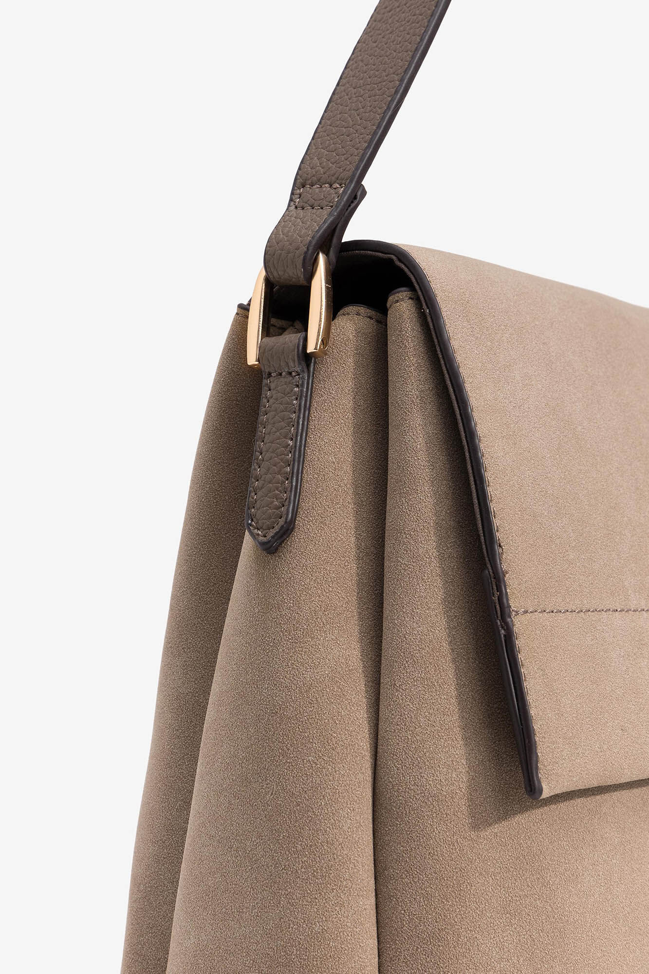 Bolsa transversal com aba