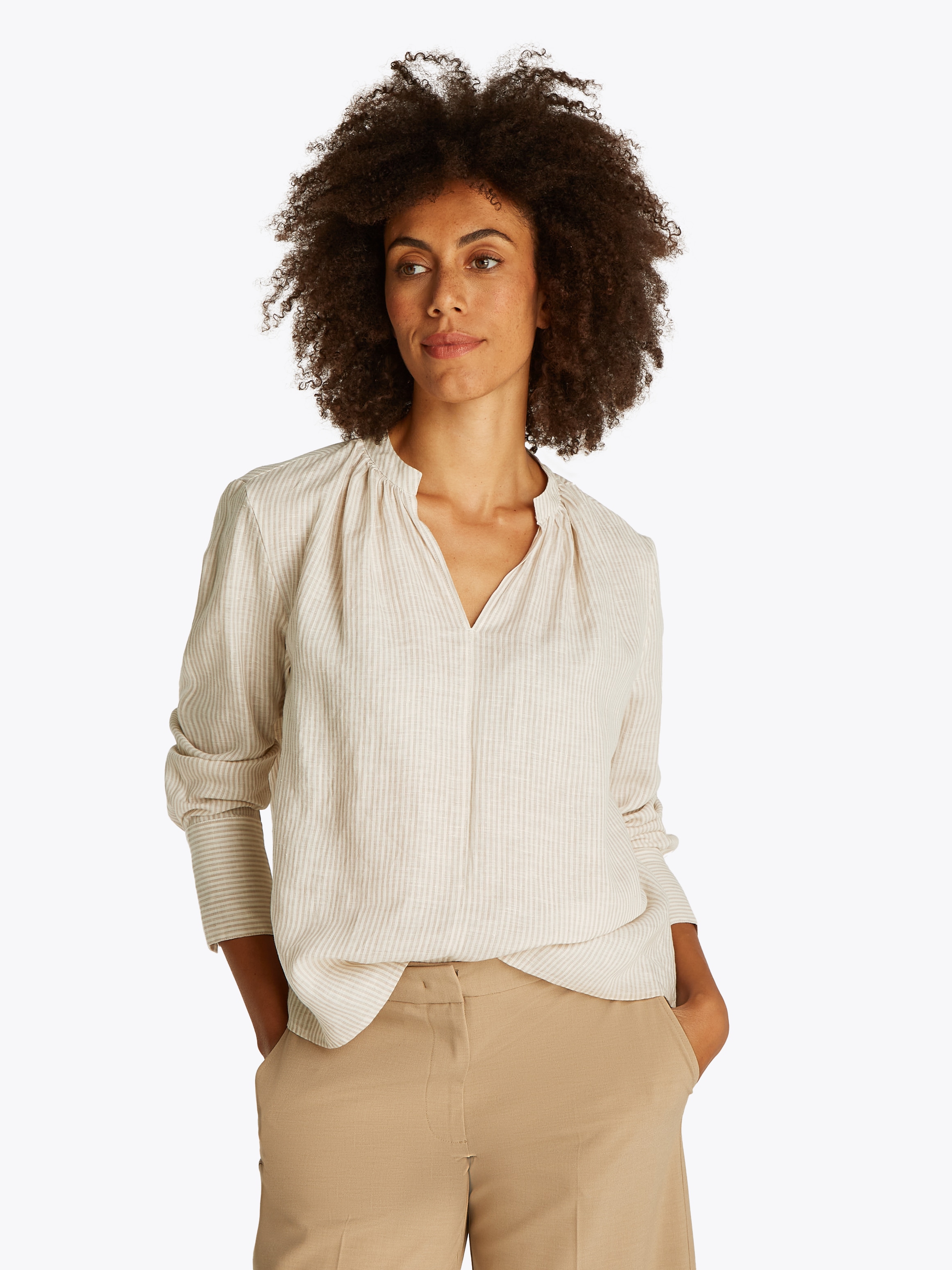 Tommy Hilfiger Klassische Bluse »ESS LINEN V-NECK BLOUSE«, mit Raffung ,kühlendes Premium Leinen