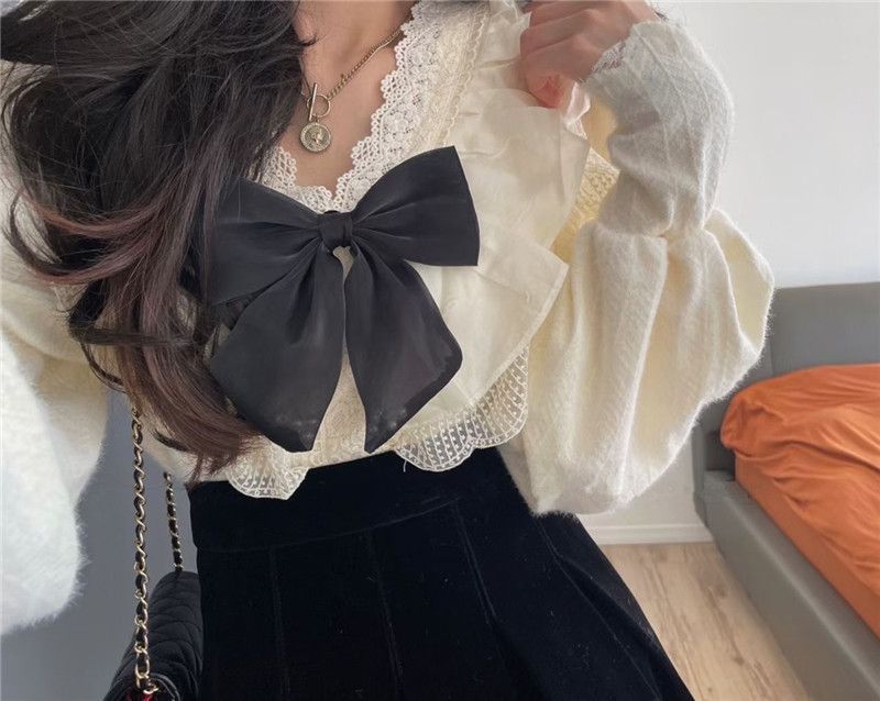Magimomo - Blouse met lange mouwen en strik / Geplooide mini-A-lijn rok