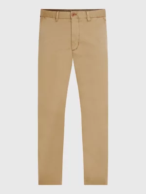 Calças chino slim fit tingidas em peça da Bleecker