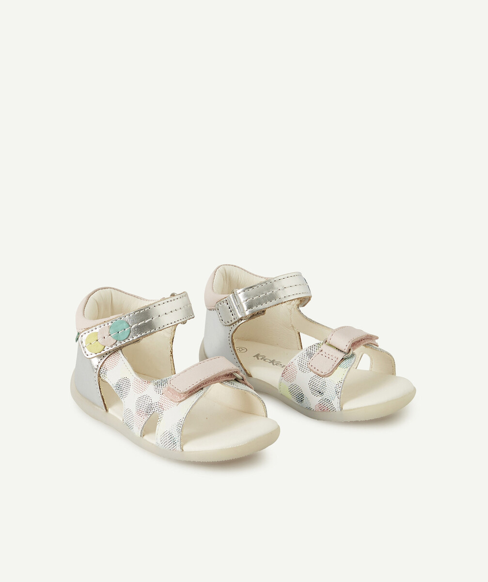 KICKERSLES SANDALES COULEUR ARGENTÉE ET ROSES EN CUIR