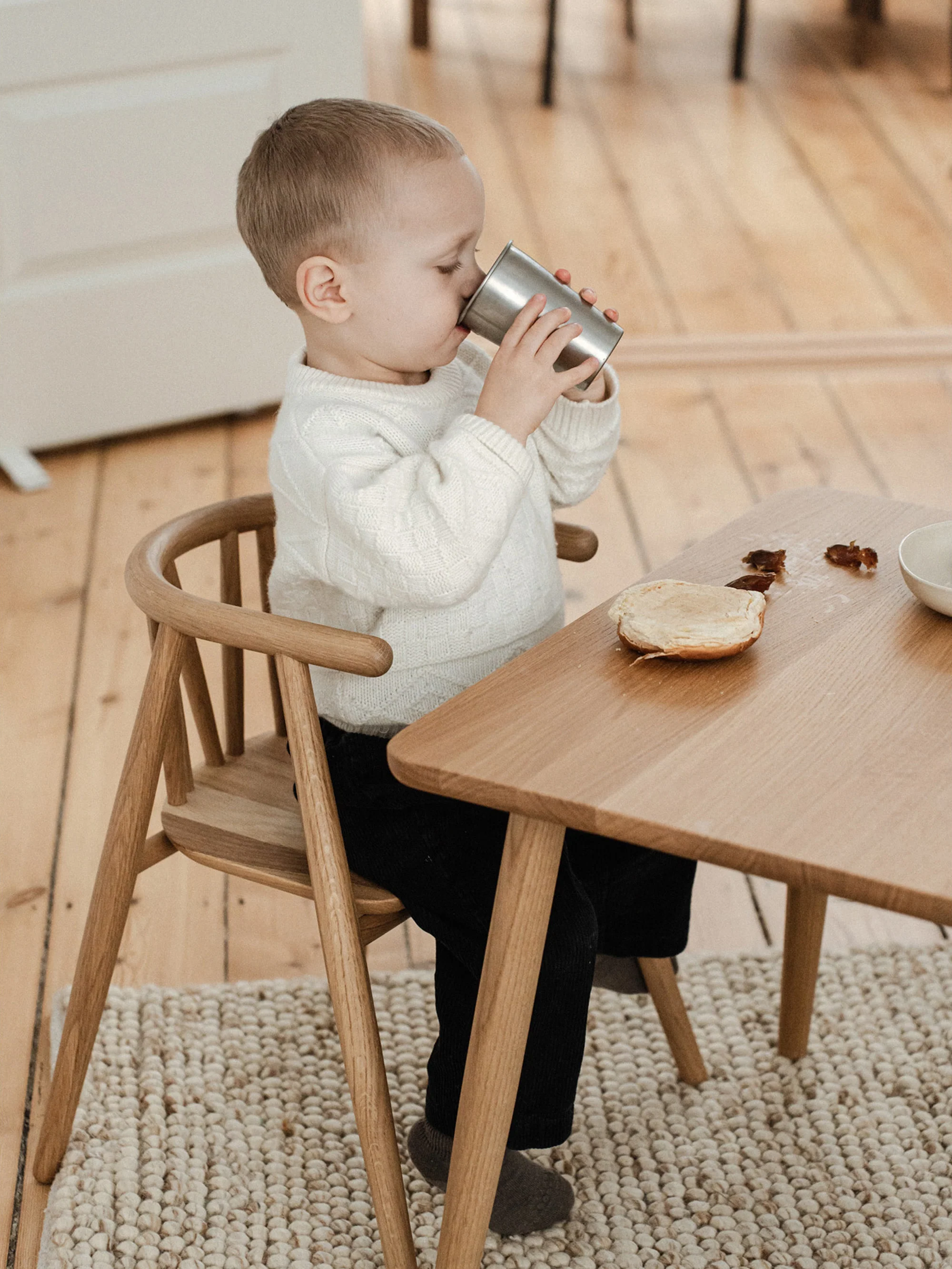 Handgemaakte kindertafel Asta van eikenhout