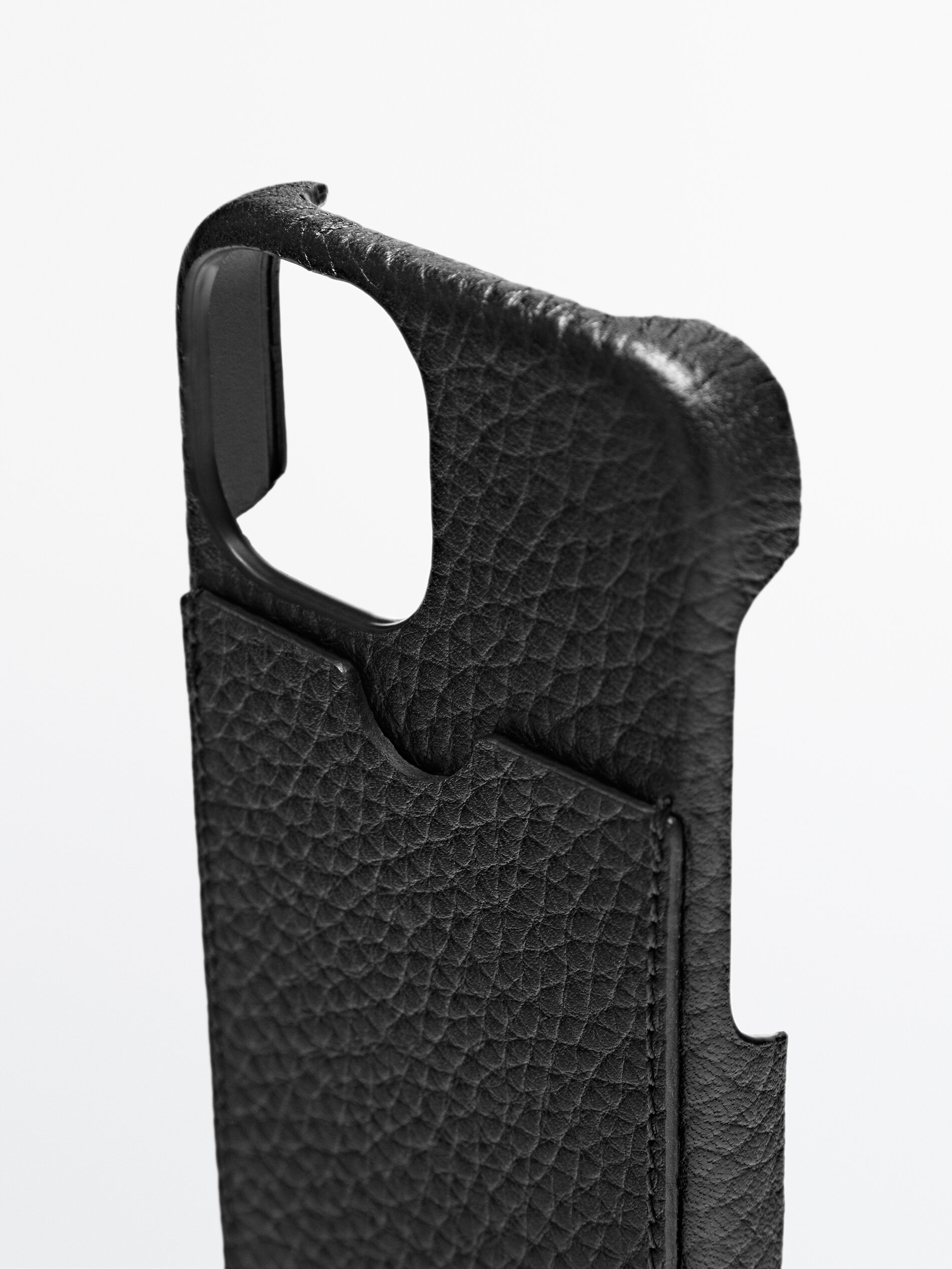 Capa para iPhone 13 Mini, em couro granulado, com porta-cartões - PRETA
