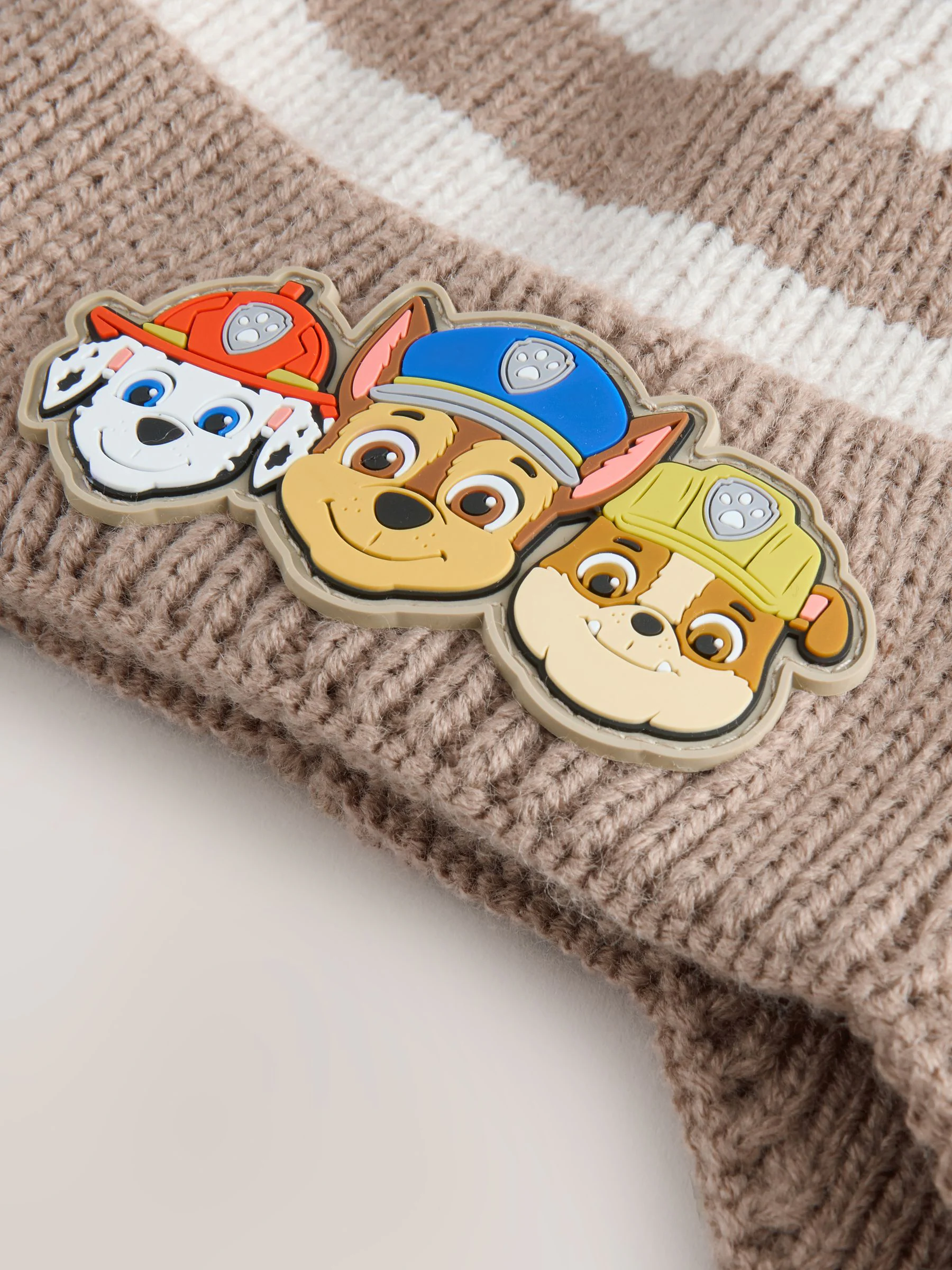 Crème/wit gestreept - Paw Patrol oorflapmuts met pompon (1-6jaar)