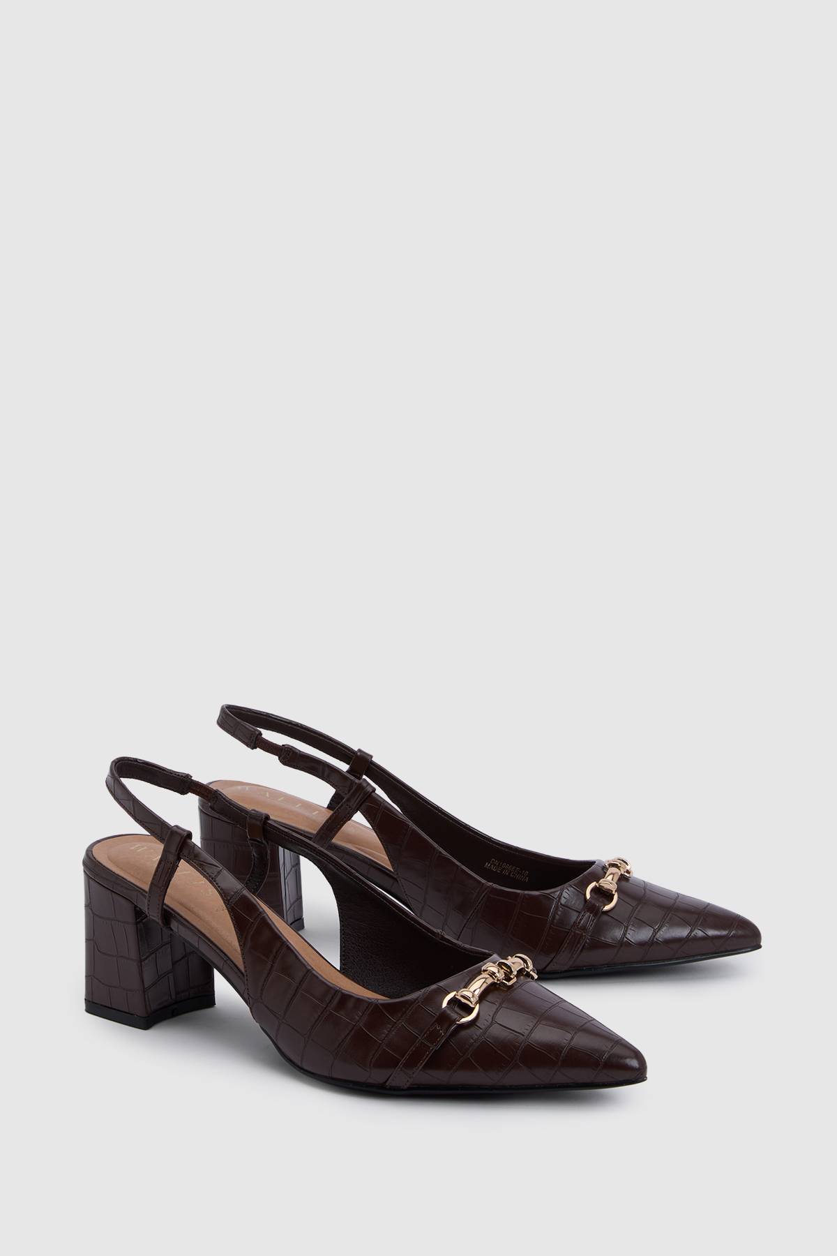 Wallis Escarpins Slingback à Talon Bloc et Bout Pointu Darcia avec Détail Mors - Coupe Large