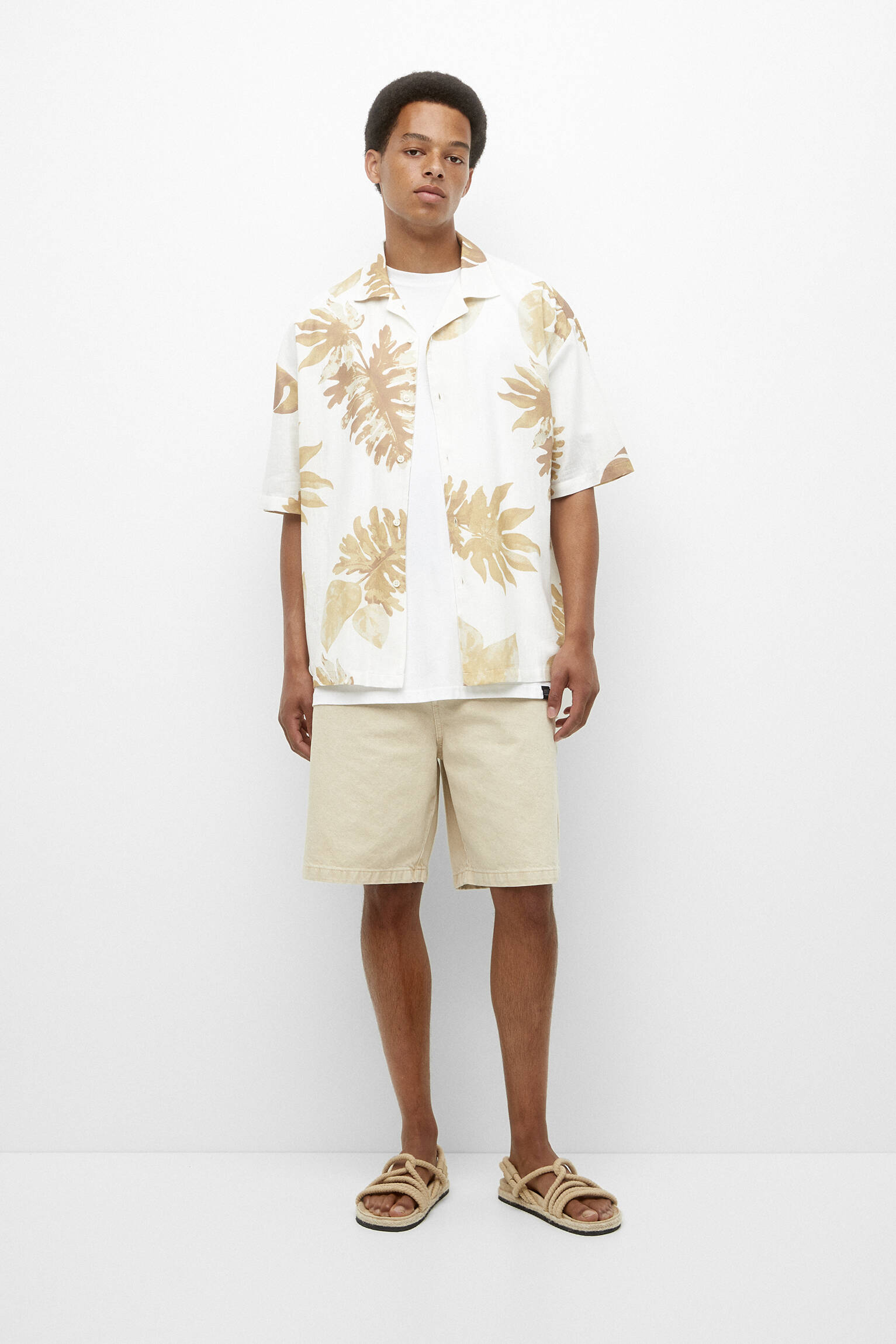 CAMISA FLORAL DE MANGA CURTA - BRANCA SUJA