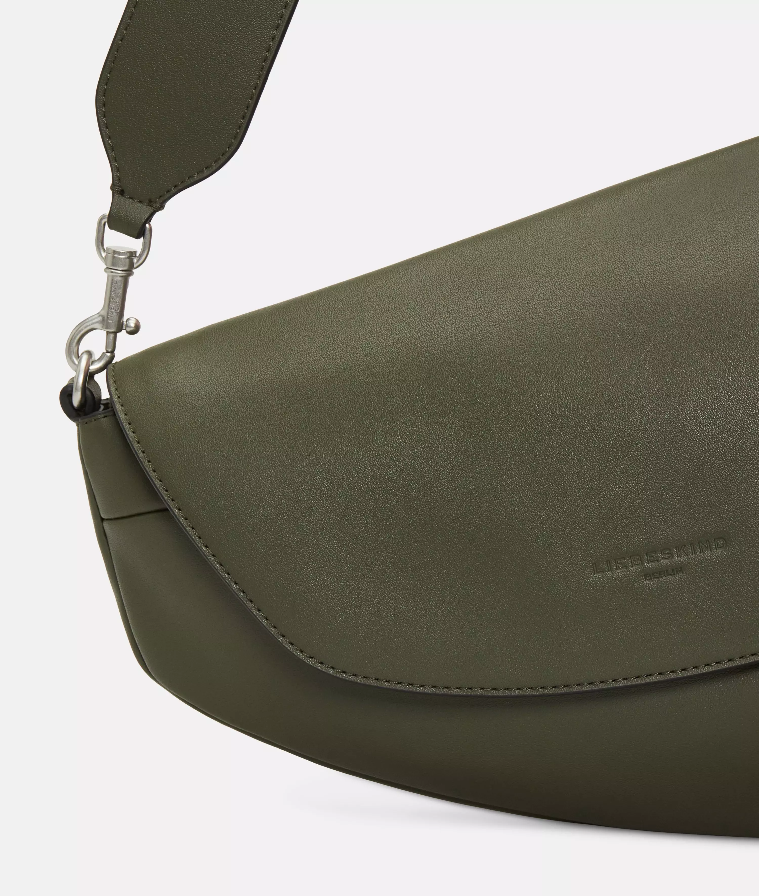 Oval Shoulder-Bag M Spacious shoulder bag made from recycled leather