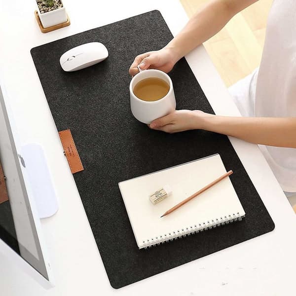 Skrivebordsmatte 80x30cm svart teppe - stor musematte