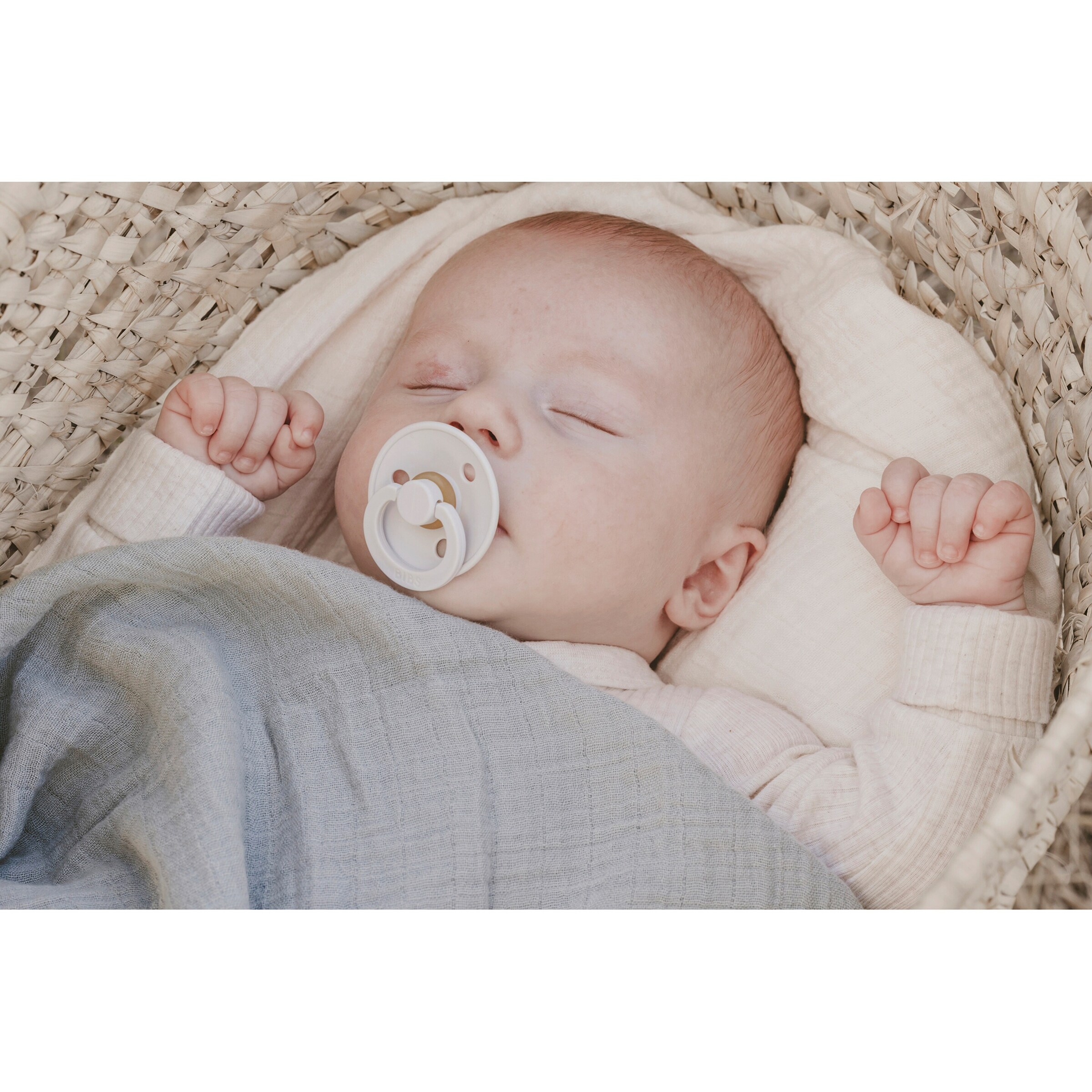 BIBS 2er-Pack Colour Schnuller Latex, symetrisch, 0-6M Ivory/Sage