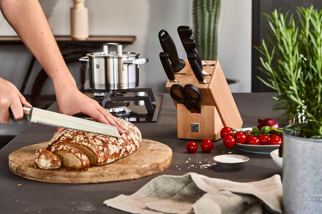 ZWILLING Vier Sterne Messerblock, 8-teilig, Holzblock, Messerset, Wetzstab und Schere, Rostfreier Spezialstahl, Ergonomischer Kunststoff-Griff, Schwarz [Made in Germany]