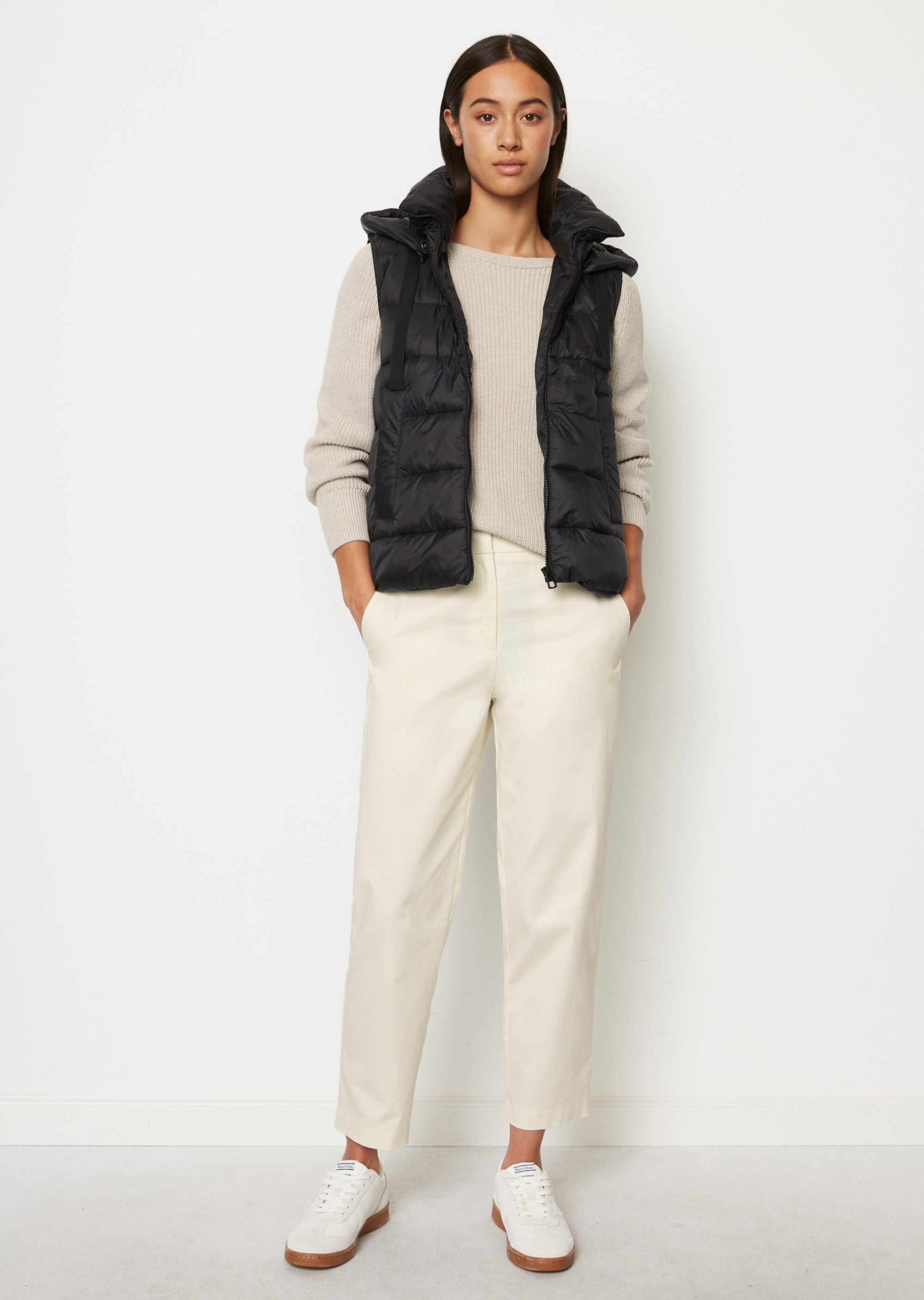 Kapuzen-Puffer-Steppweste mit recycelten Materialien