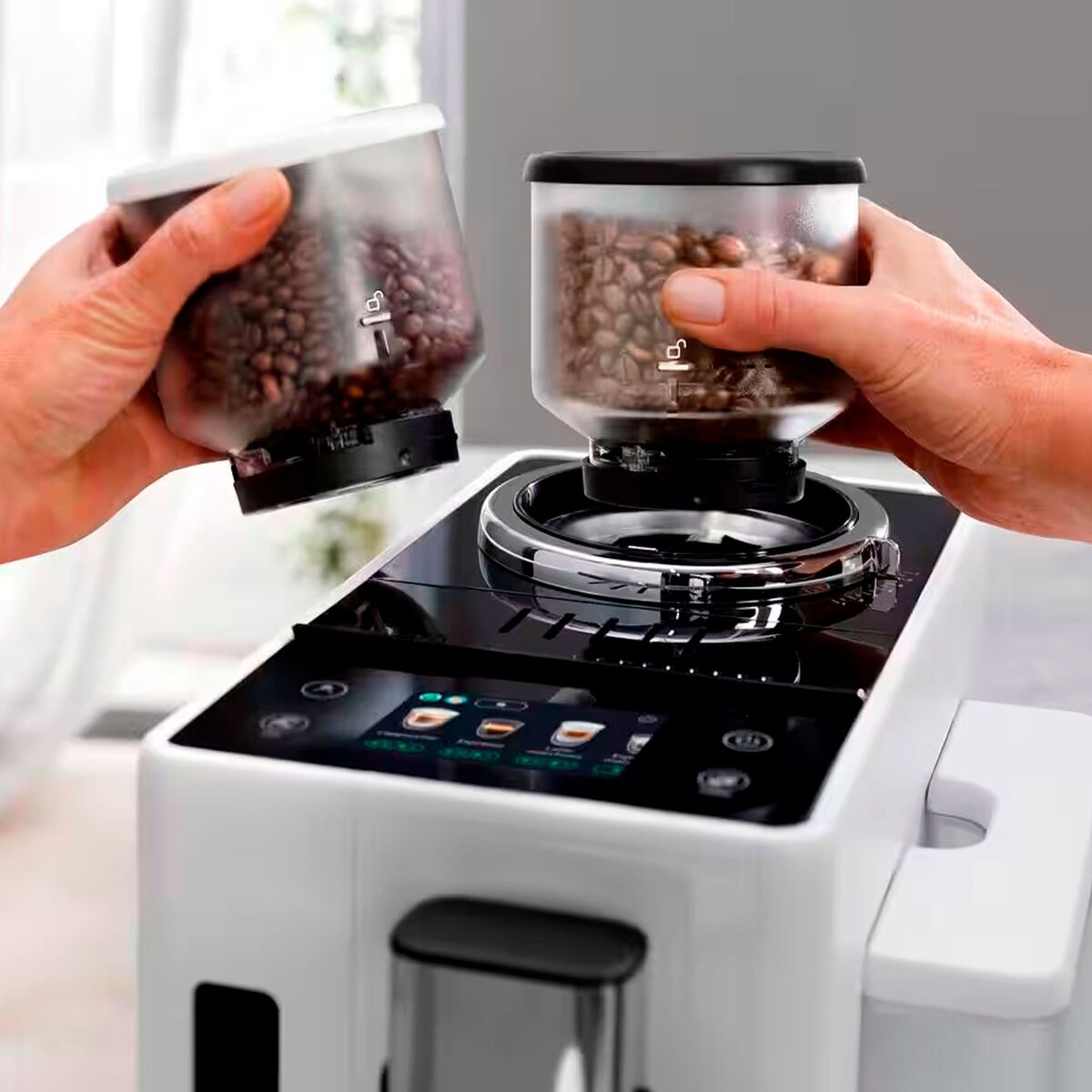 Delonghi Rivelia Helautomatisk kaffemaskin, hvit & 2 stk kaffebønner DLSC600