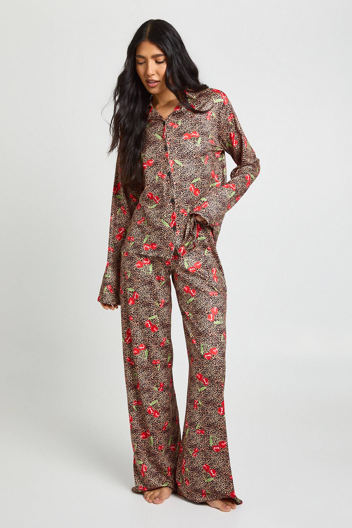 boohoo Ensemble Pyjama Tall Manches Longues Motif Cerises et Léopard - Haut et Pantalon