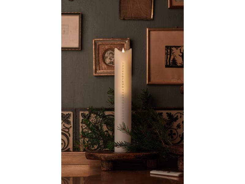Sirius LED-Kerze Sara Adventskalender, Ø 4.8 x 29 cm, Silbe LED-Kerze als Adventskalender