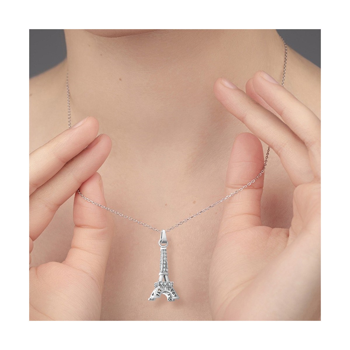 Collier Tour Eiffel SC Crystal orné de cristaux scintillants