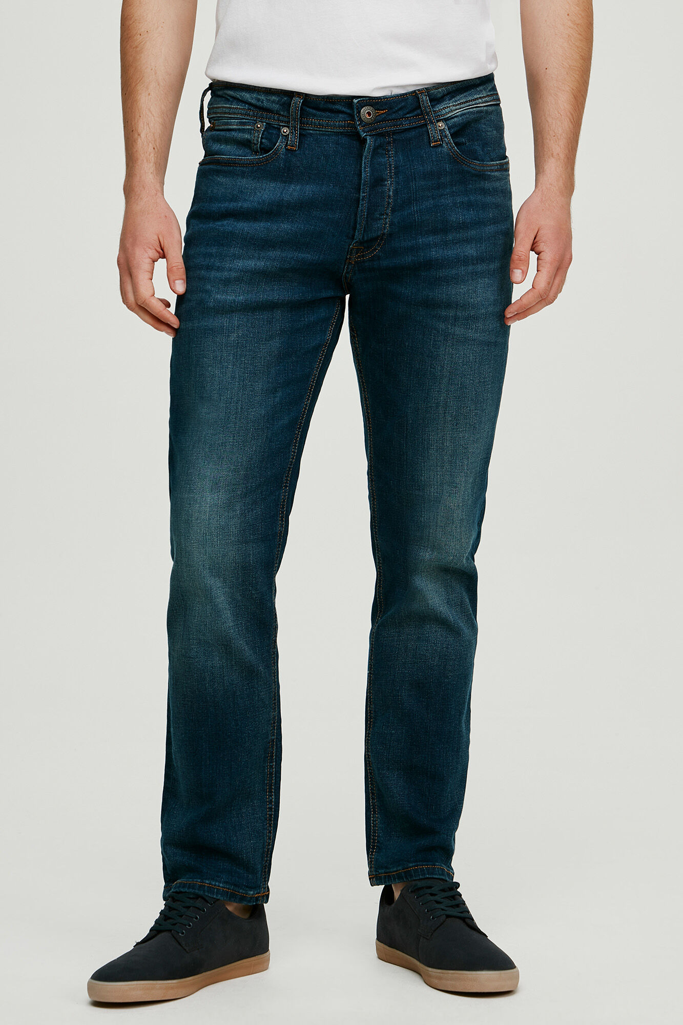 calça jeans de corte justo