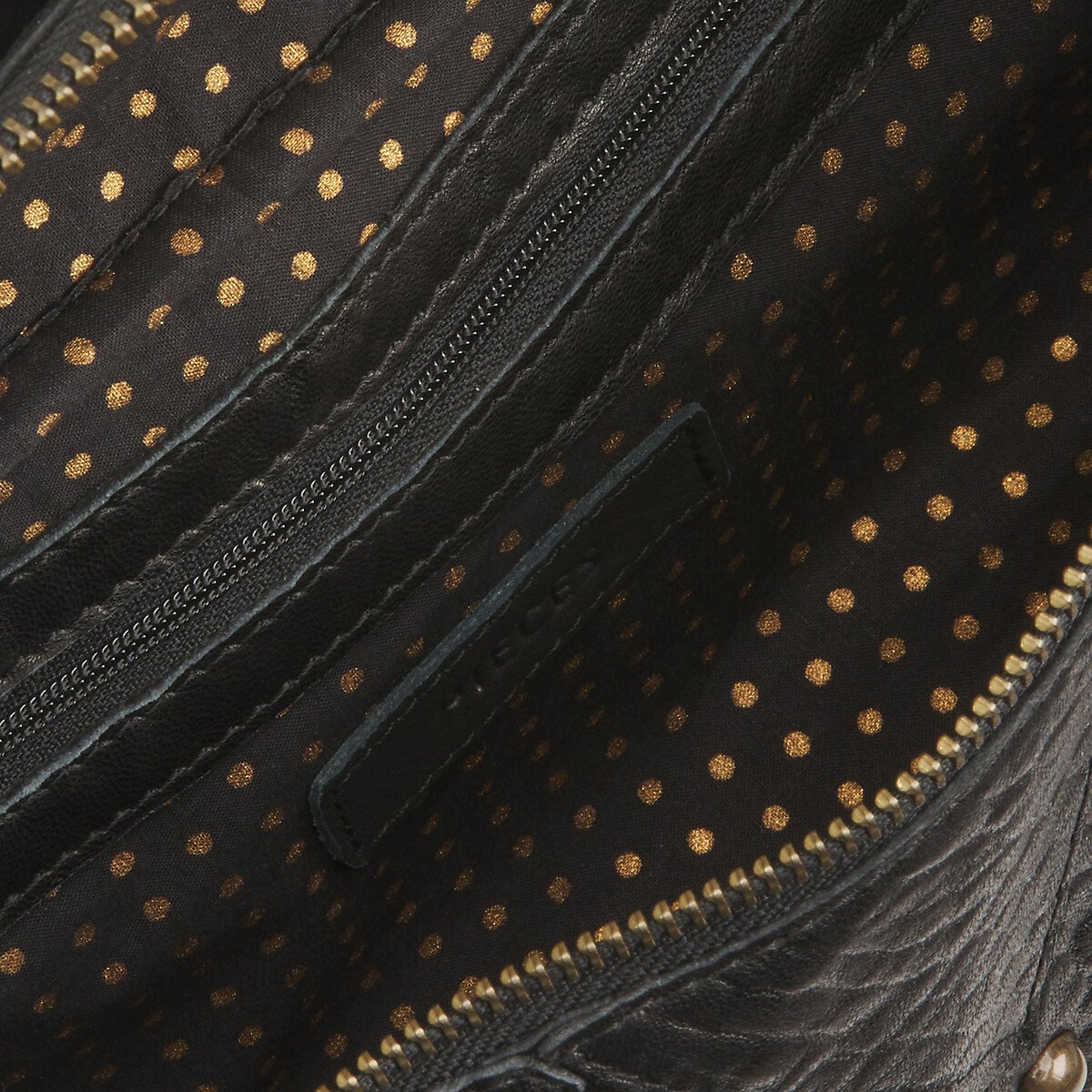 PEÇAS<br>Bolsa transversal de couro Sandi