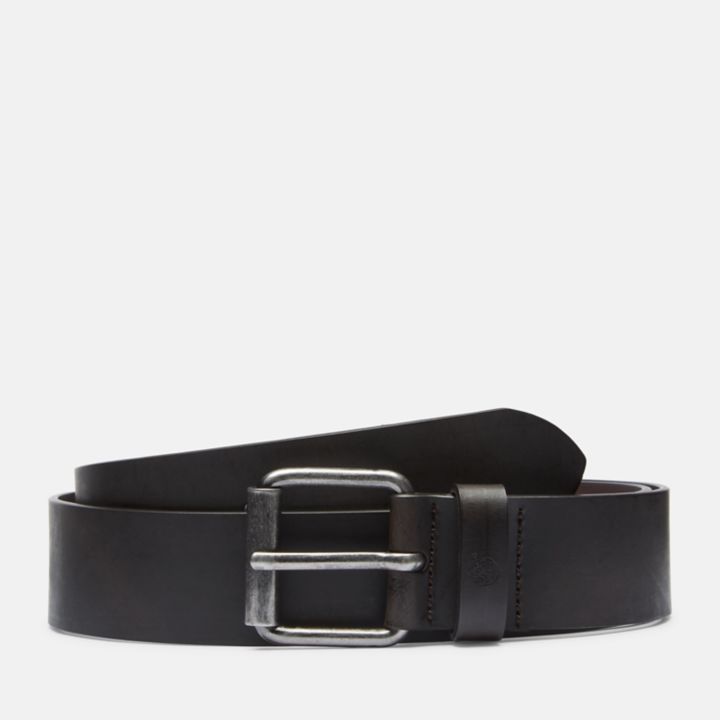 Cinto de couro com fivela estilo antigo para homens na cor marrom.
