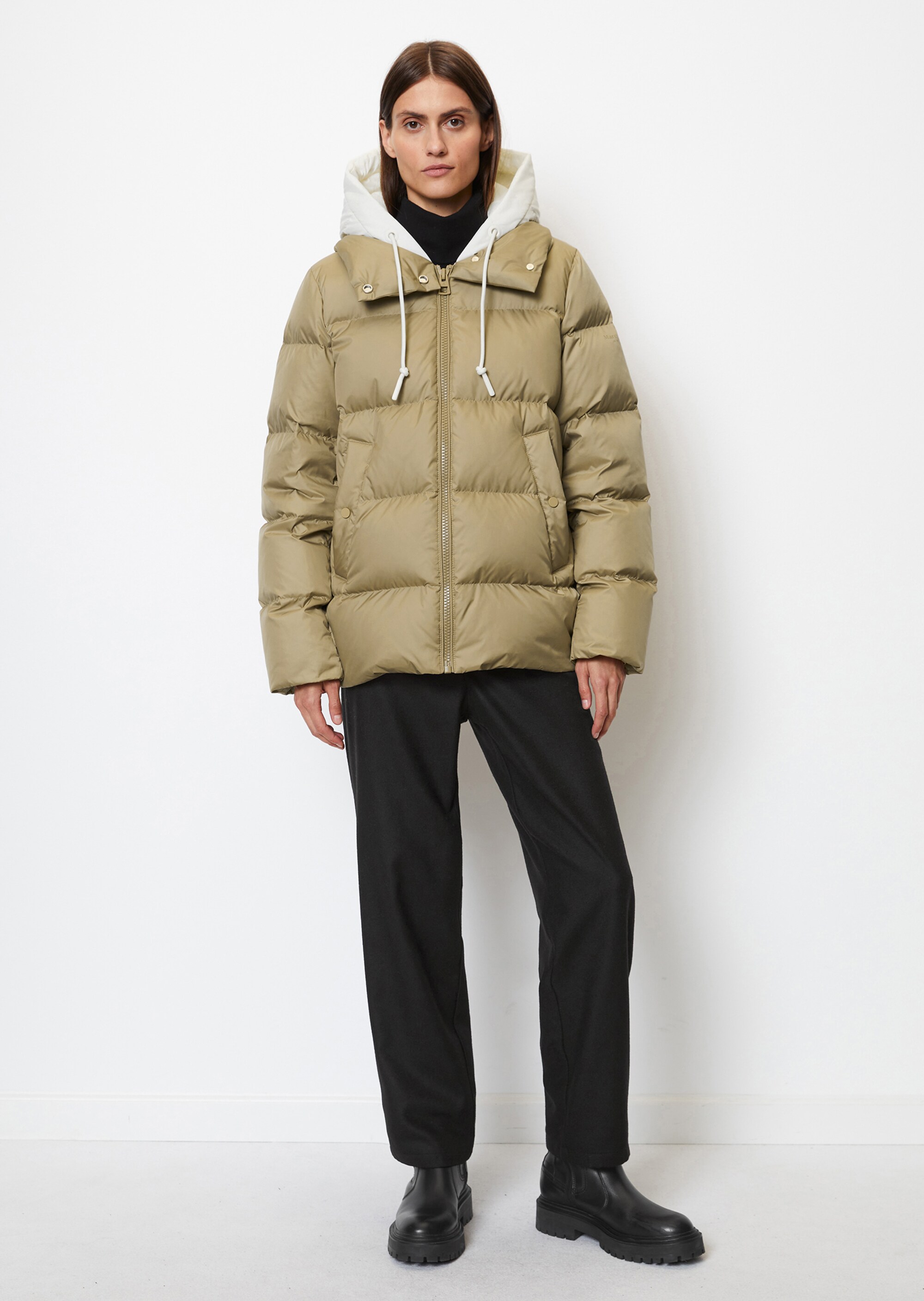 Puffer-Daunenjacke regular mit kontrastfarbener Kapuze