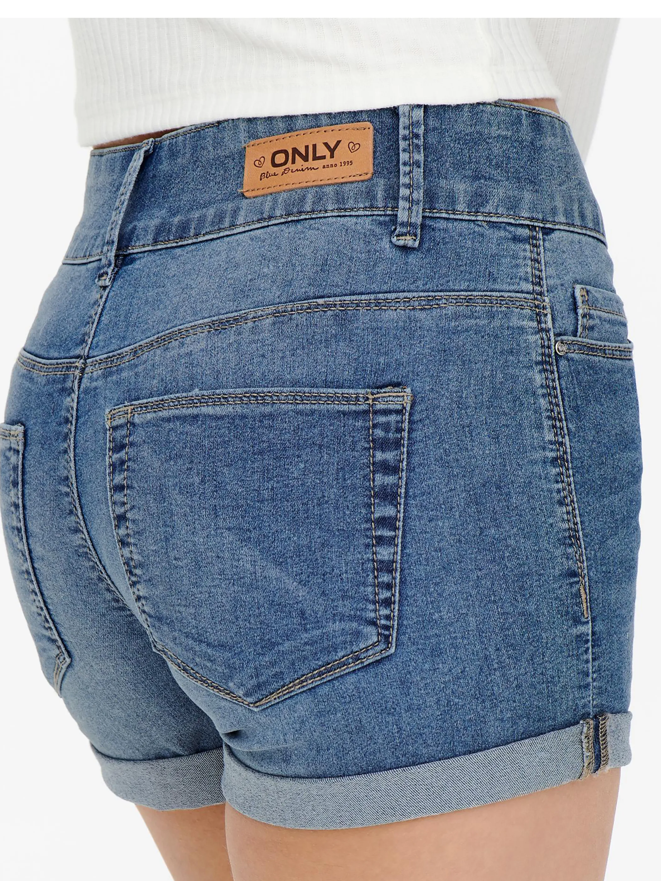 Only ONLCARMEN REG SHORTS Shorts