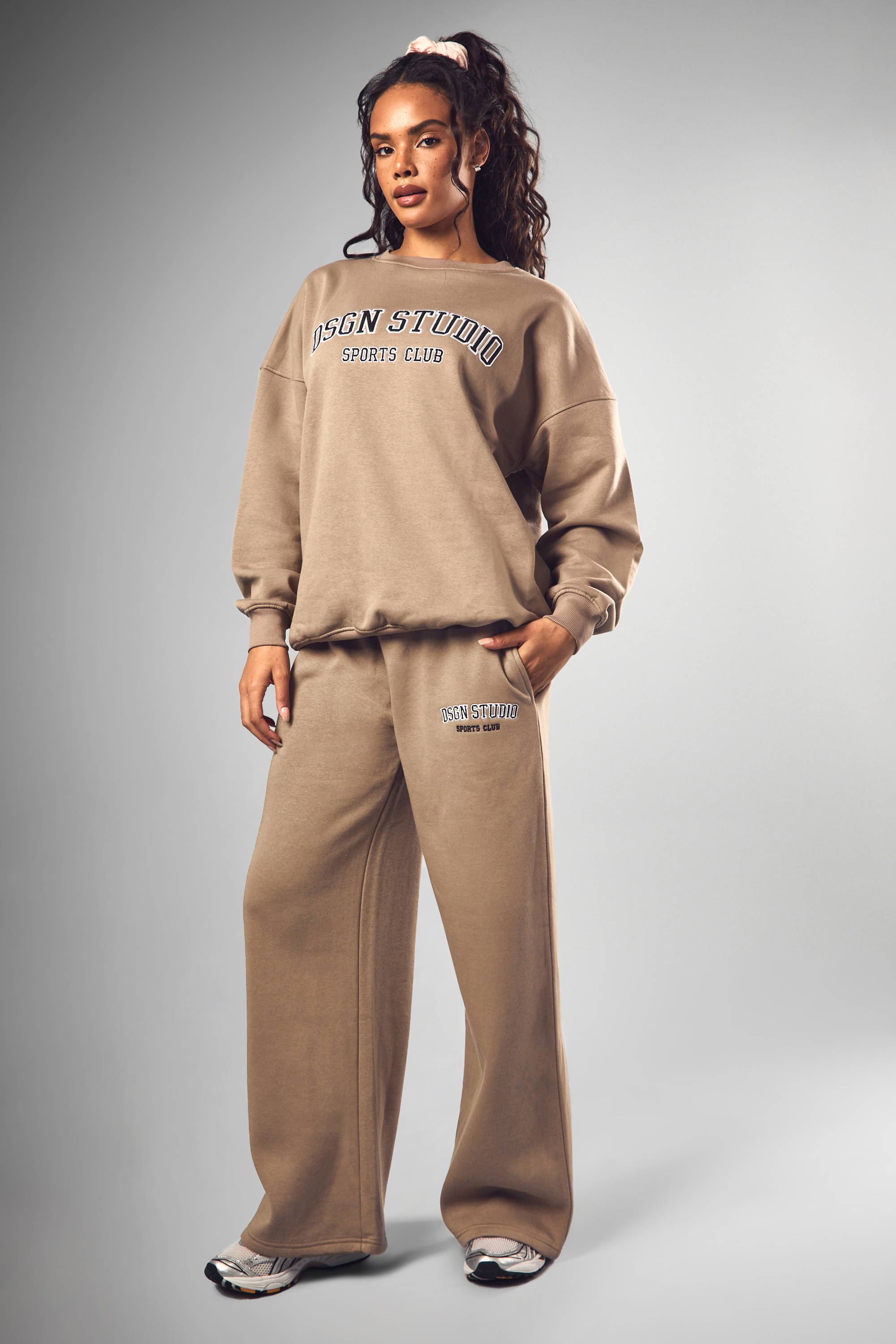 DSGN Studio Jogger à jambe droite appliqué
