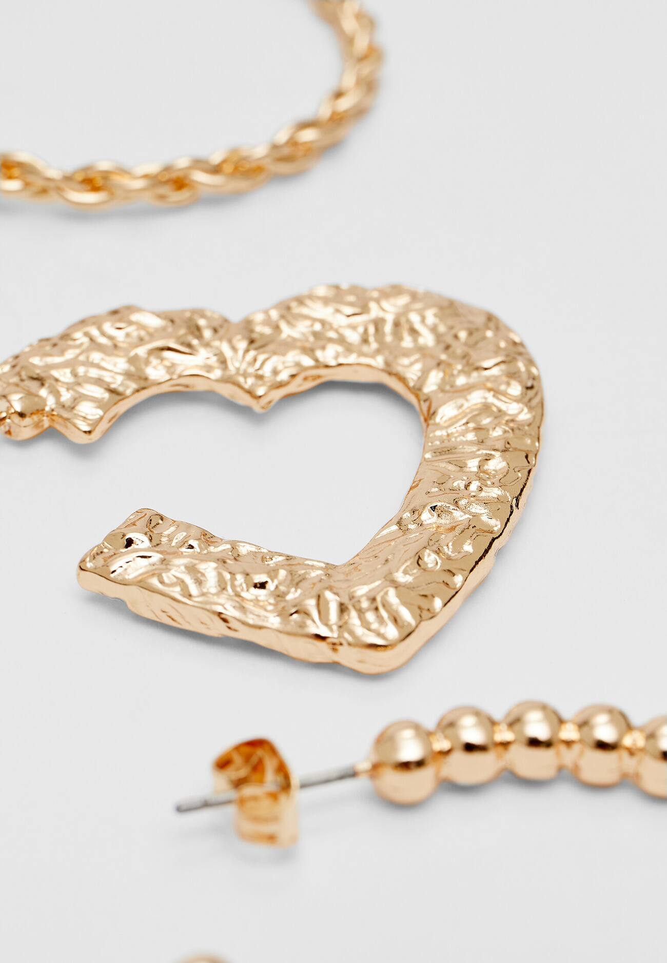 Conjunto de 4 brincos de argola texturizados