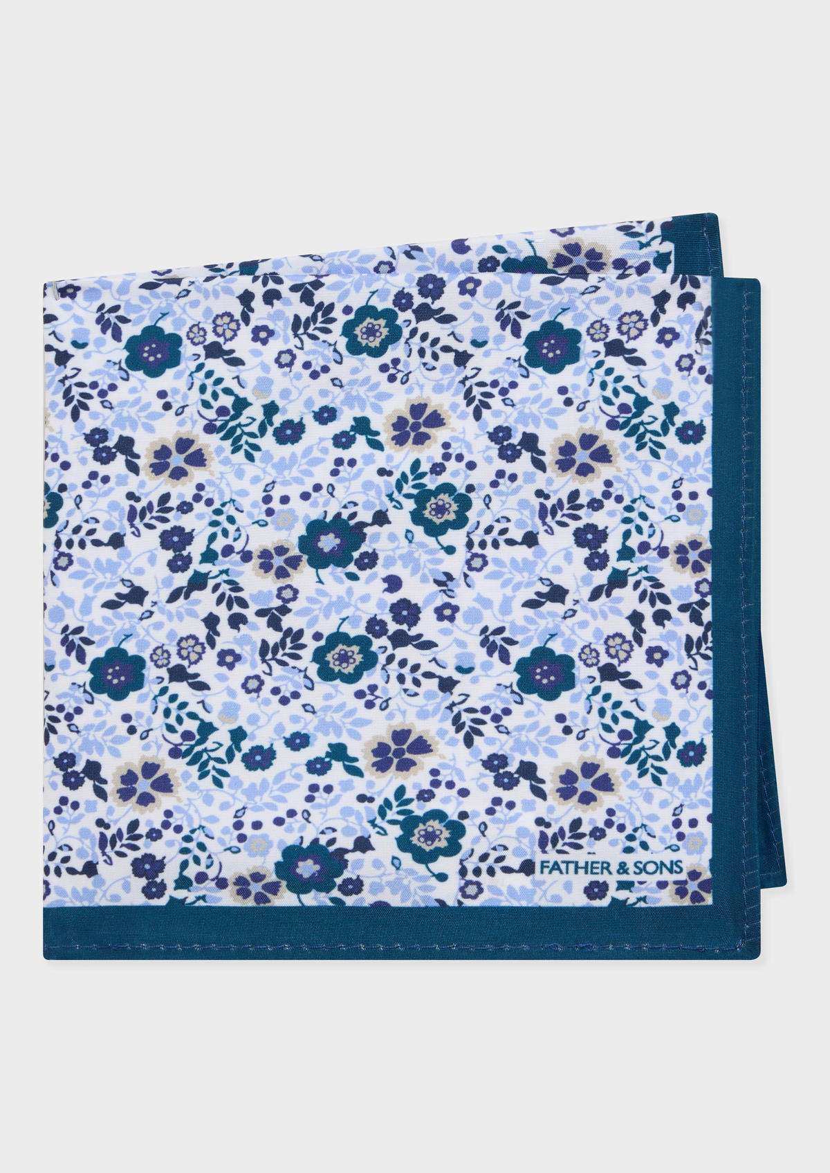 Pochette blanche à motif fleuri bleu prusse, bleu ciel et beige