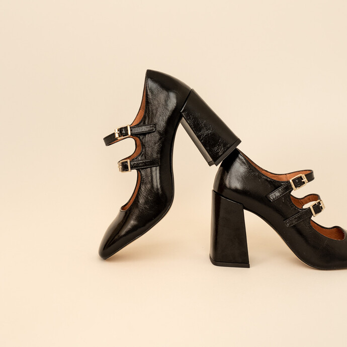 Babies à talons et brides  en cuir brillant noir