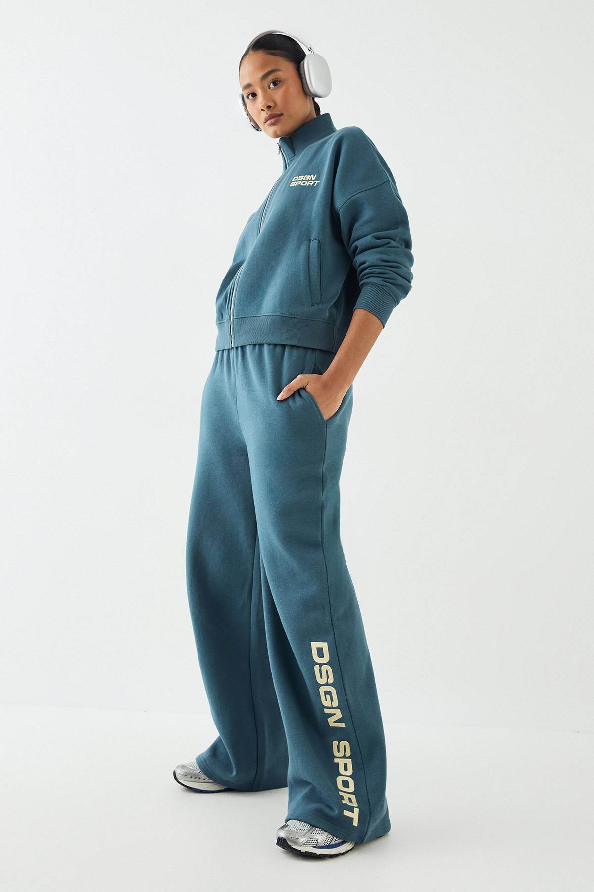 Survêtement Bomber DSGN Studio Sport à Col Montant et Fermeture Zippée