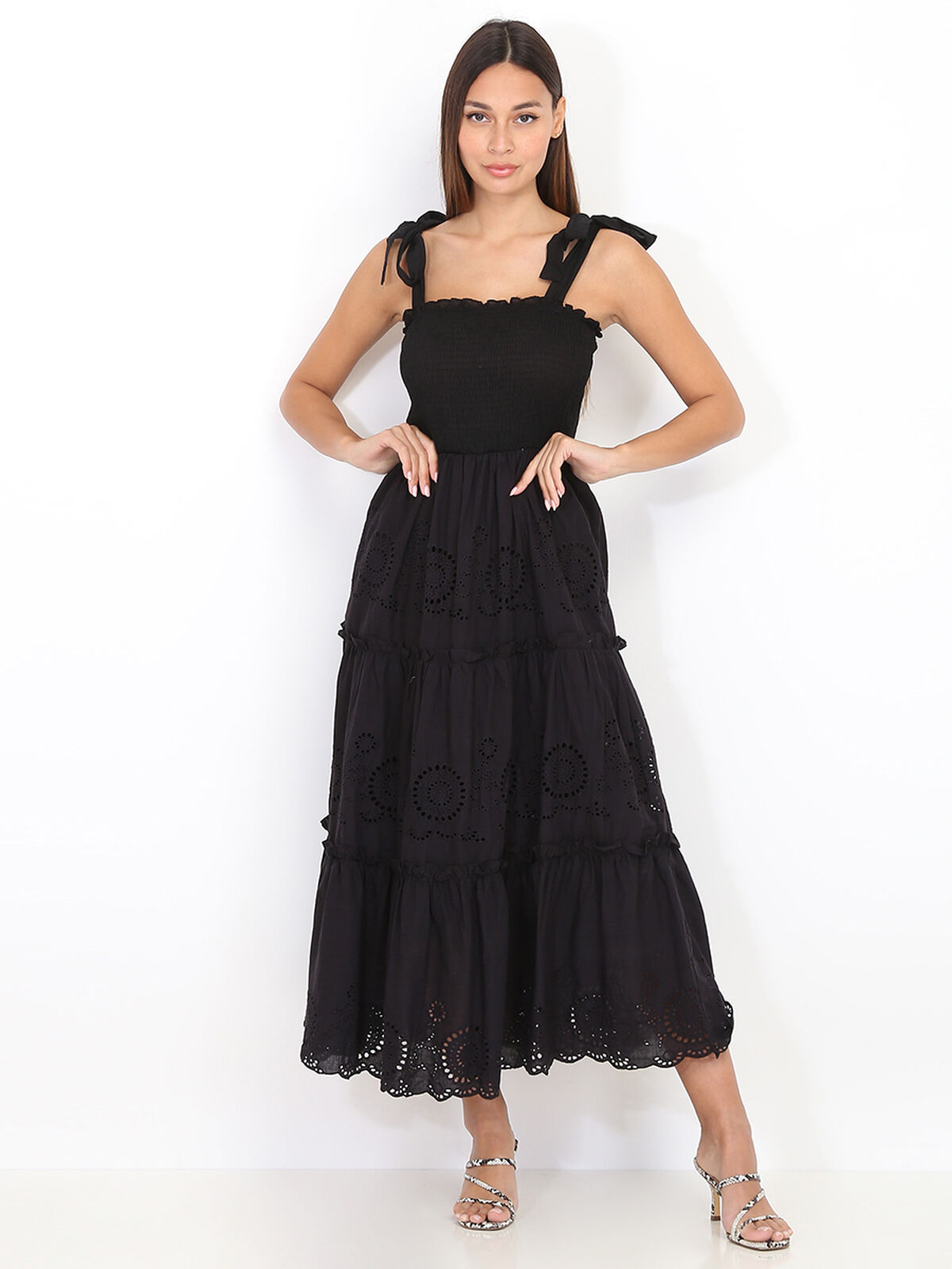 Robe longue à volants et broderie- Noir