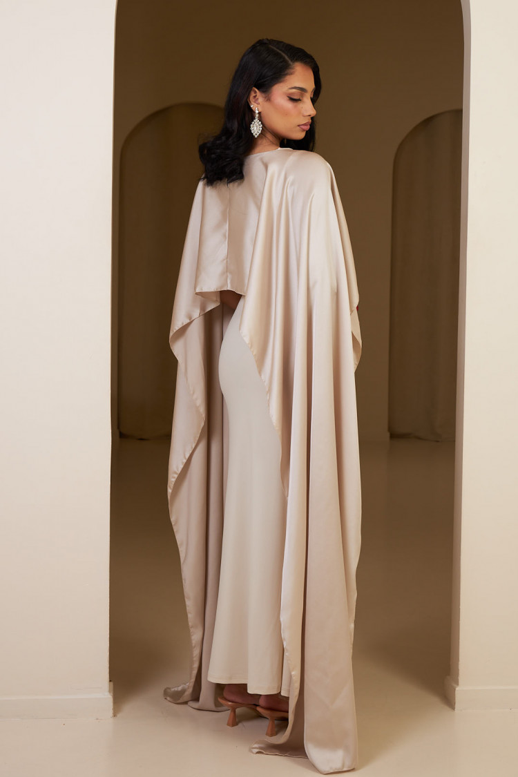 Robe beige ample satinée à empiècement voile beige brillant