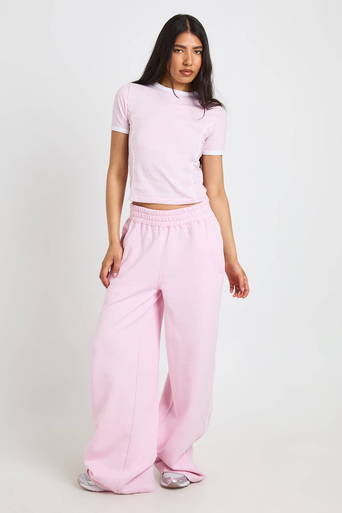 boohoo Ensemble T-shirt À Détails Passepoilés Et Jogger Jambe Droite Pour Femmes Grandes Tailles
