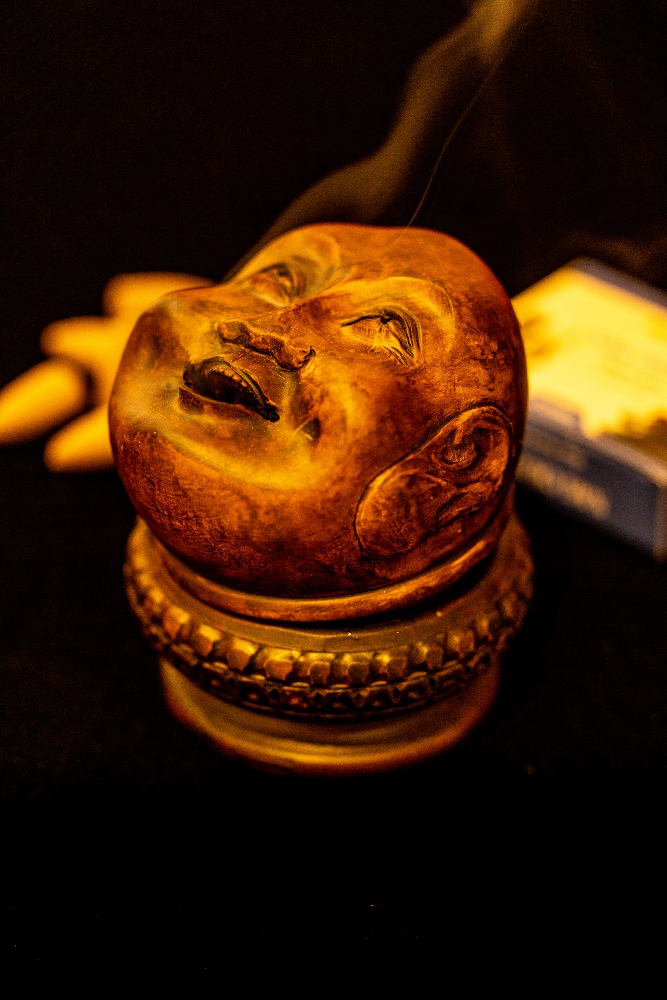 Räucherkegel-Halter 'Buddha', Holz, B 10 cm, H 10 cm, T 11 cm von fischer's lagerhaus