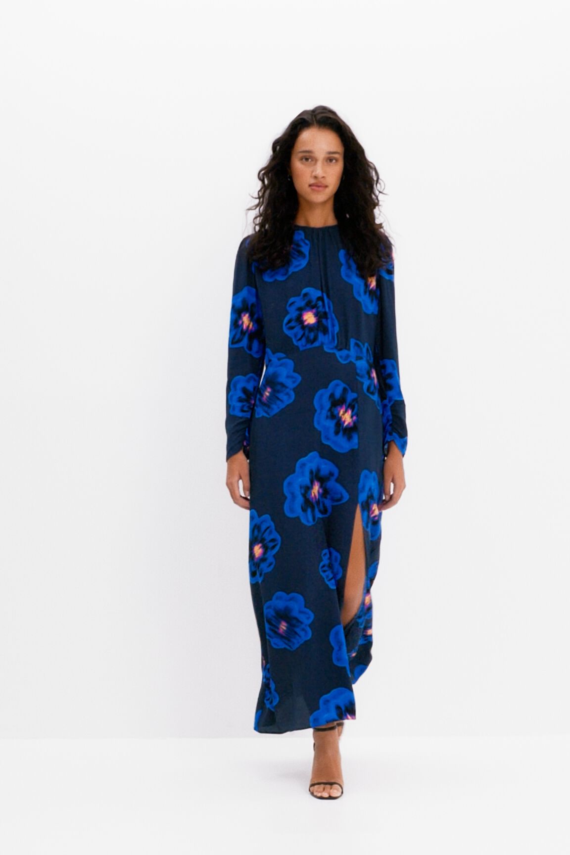 Robe longue ouverture fleurs