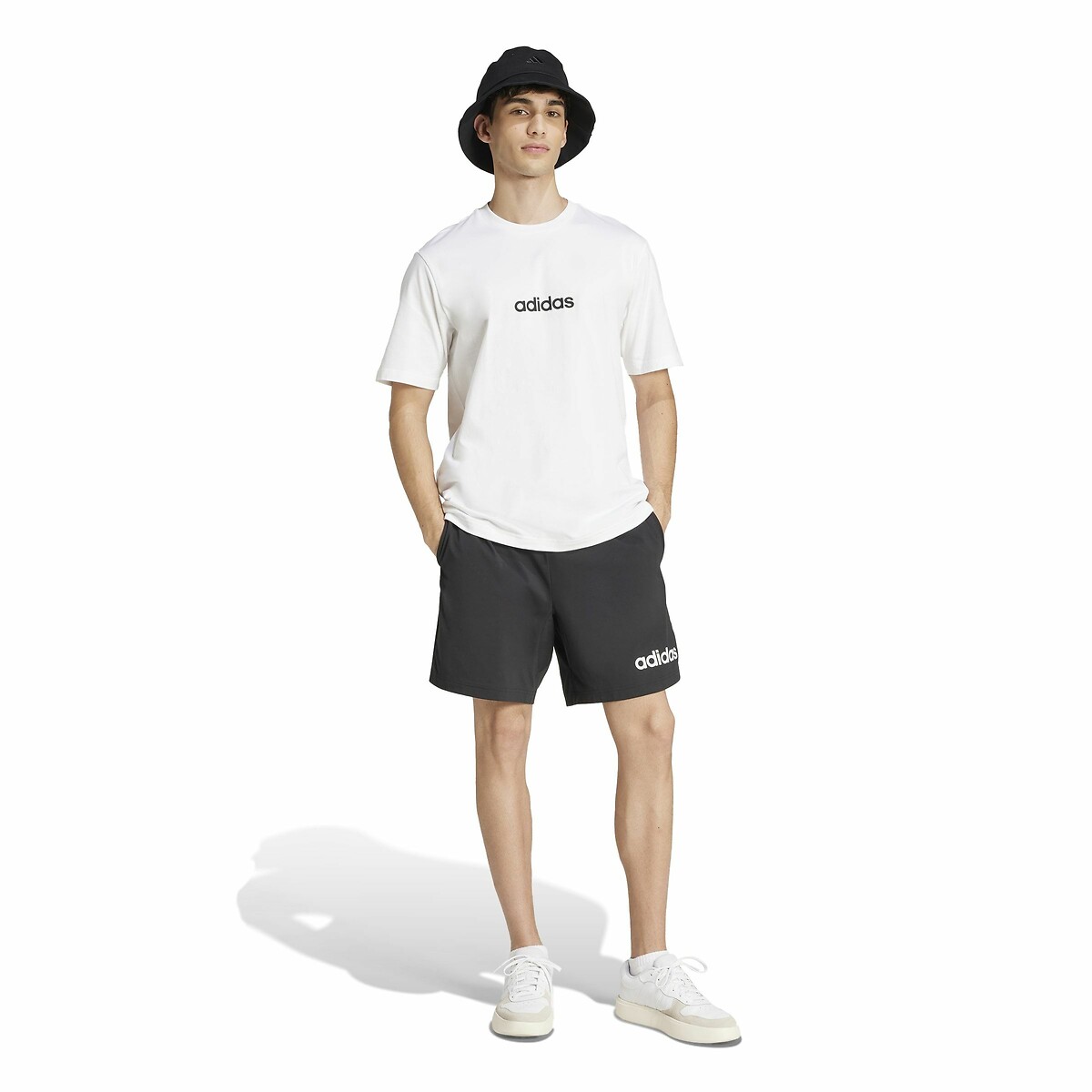 ADIDAS ROUPAS ESPORTIVAS<br>Camiseta de manga curta com logo Essential Linear