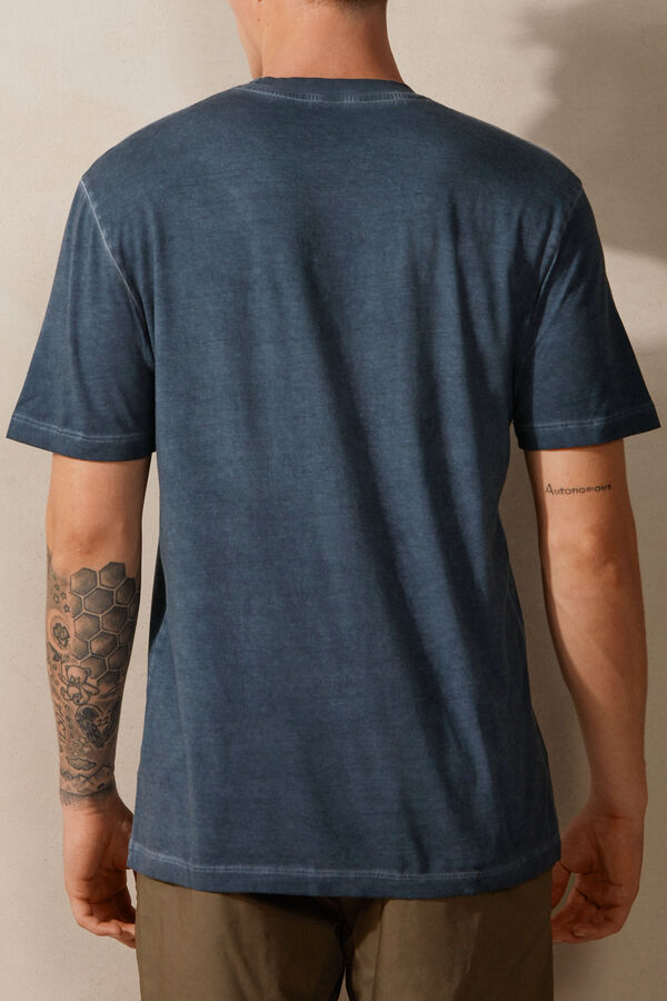 Camiseta de manga curta em algodão com lavagem desgastada