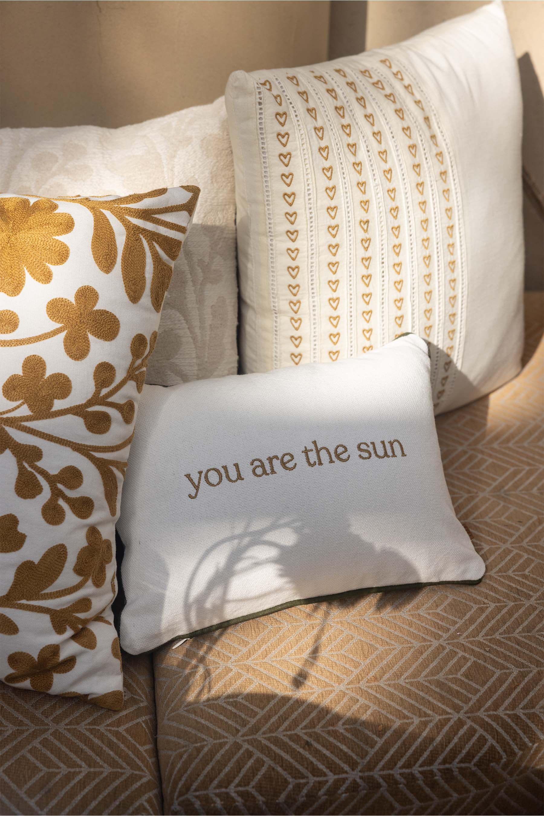 kussen you are the sun hartjes 35x25cm