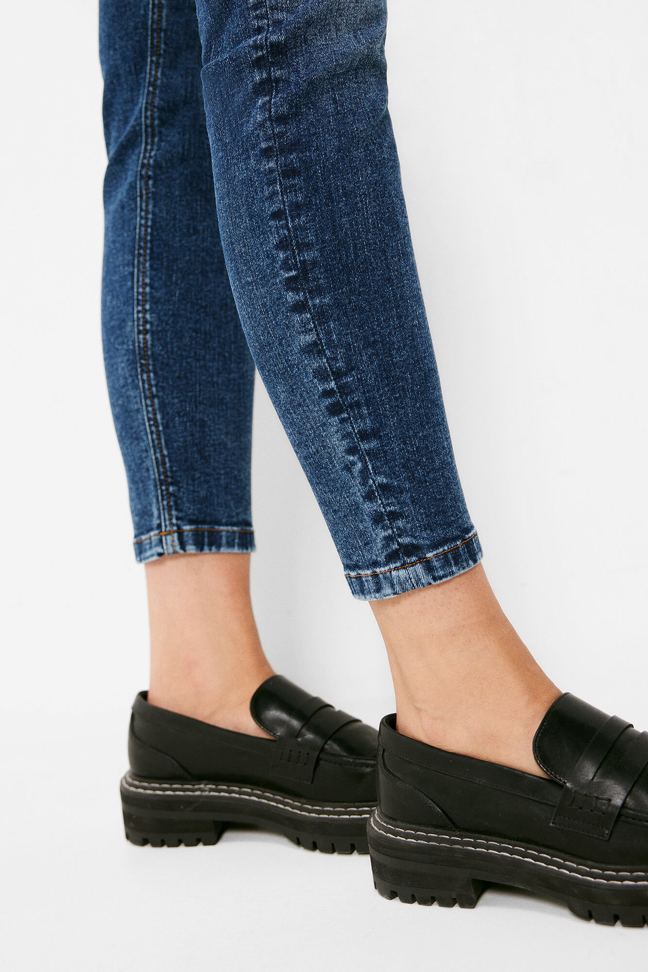 Calça jeans cropped slim, lavagem sustentável