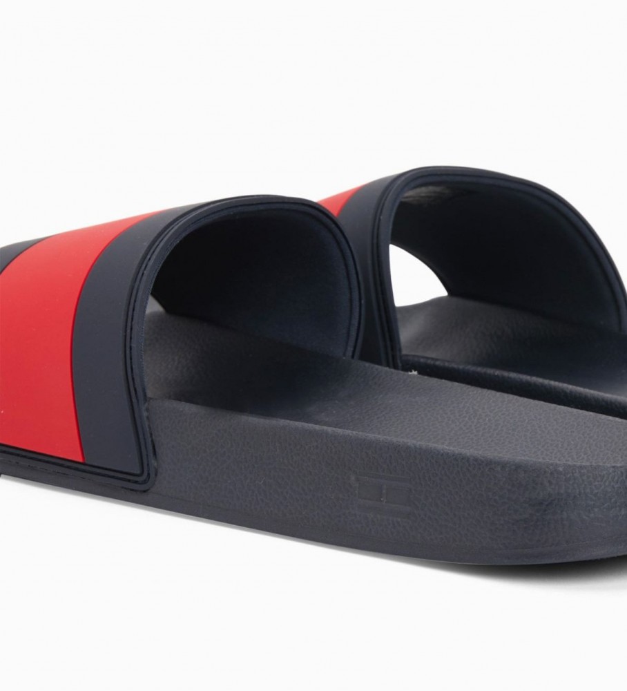 Chinelo Tommy Hilfiger de borracha com bandeira para piscina, estilo marinheiro.